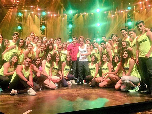 check out hrithik roshan tiger shroff sonakshi sinha sooraj pancholi rehearse for iifa 2016 7