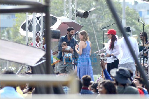 check out farhan akhtar and arjun rampal shoot for a song in rock on 2 4