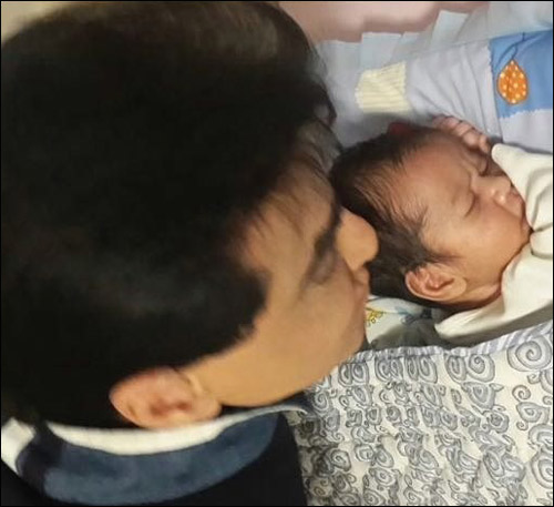 from shah rukh khan to aamir khan celebs who opted for surrogacy 2