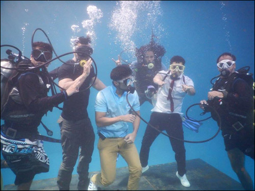 check out varun dhawan and john abraham shoot underwater for dishoom 4