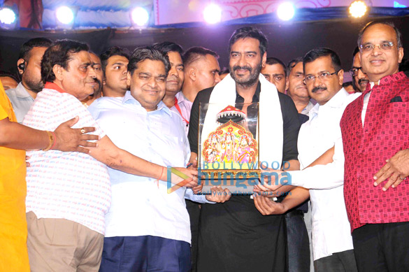 ajay burns raavans effigy in delhi 1