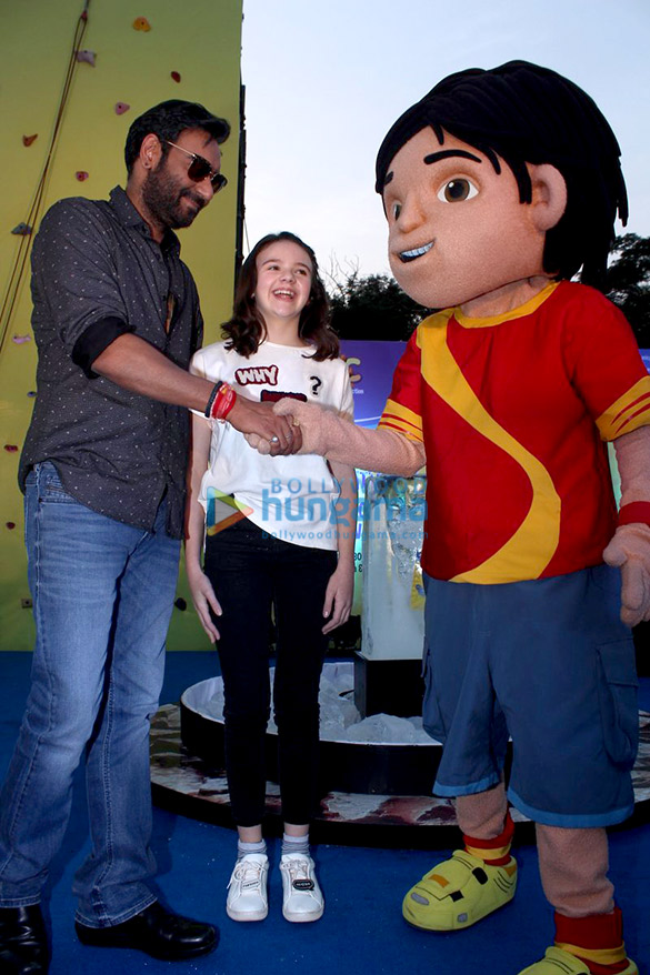 ajay crew of shivaay snapped promoting their film 3