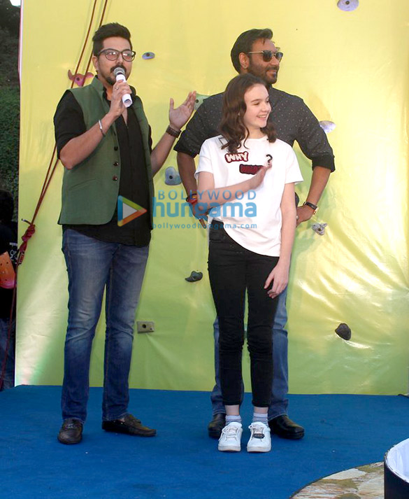 ajay crew of shivaay snapped promoting their film 4