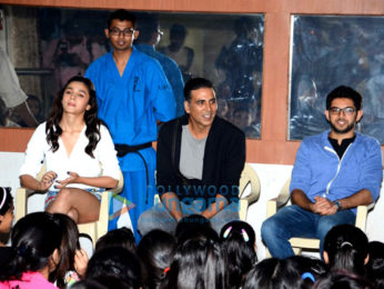 Akshay Kumar & Alia Bhatt grace Women's Defence Academy felicitation