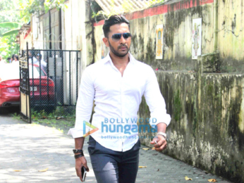 Akshay Kumar, Abhishek Bachchan and others attend the funeral of Shilpa Shetty's father