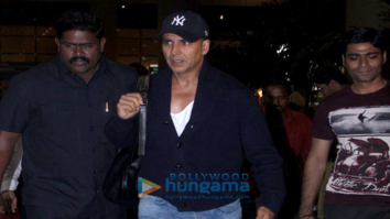 Akshay Kumar, Kriti Sanon, Yami Gautam & Elli Avram snapped at the airport