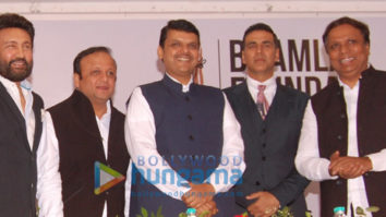 Hon CM Devendra Fadnavis & Akshay Kumar at Bhamla Foundation’s ‘Jaanbachao’ initiative