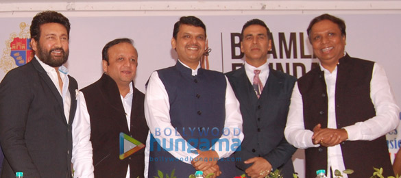 Hon CM Devendra Fadnavis & Akshay Kumar at Bhamla Foundation’s ‘Jaanbachao’ initiative Hon CM Devendra Fadnavis & Akshay Kumar at Bhamla Foundation’s ‘Jaanbachao’ initiative