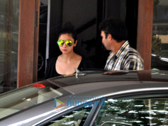 Alia Bhatt snapped post her visit at Sidharth Malhotra's home in Bandra