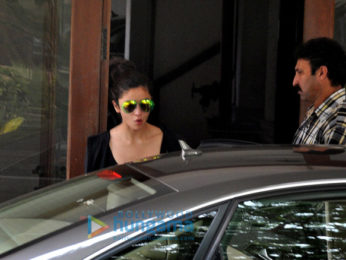 Alia Bhatt snapped post her visit at Sidharth Malhotra's home in Bandra