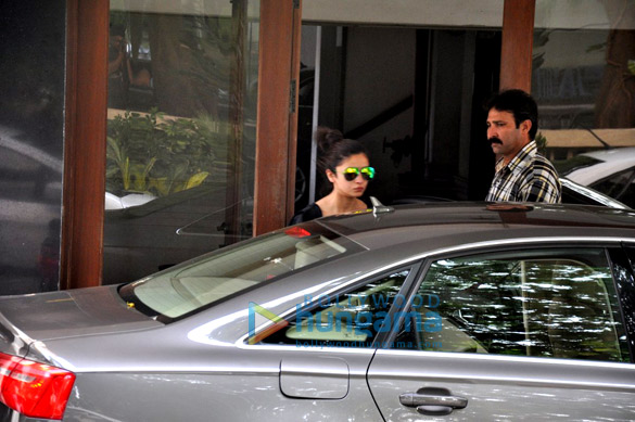 alia snapped post a visit at sidharths home 5