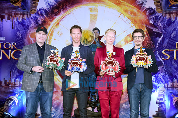 benedict cumberbatch tilda swinton scott derrickson at the red carpet 1