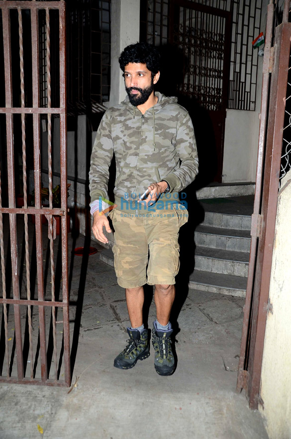 farhan snapped in bandra after dubbing for rock on 2 4