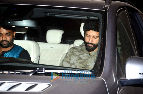 farhan snapped in bandra after dubbing for rock on 2 7