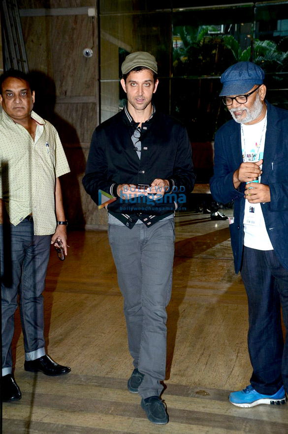 hrithik snapped at kaabil trailer preview 1