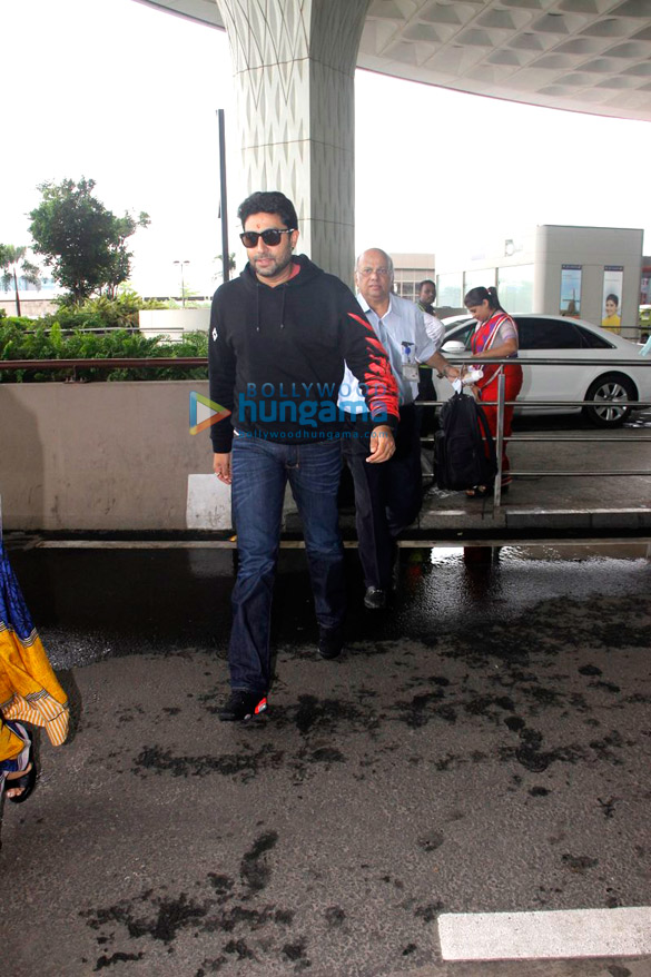 kareena abhishek others snapped at airport 2