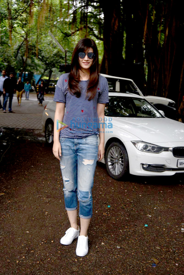 kriti shoots for zoom diwali special 2