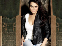 Preity Zinta lashes out on an airline after missing her flight to Delhi