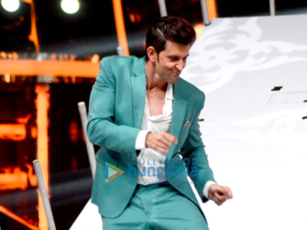 Promotion of 'Kaabil' on the sets of Jhalak Dikhhla Jaa Season 9
