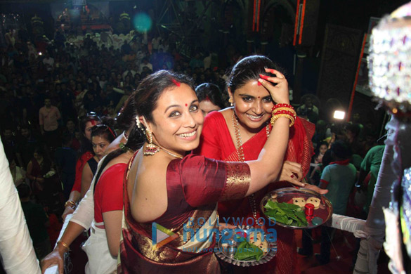 rani celebrates sindur khela 3