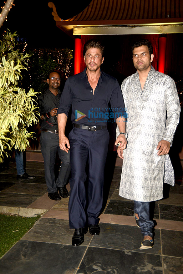 Shah Rukh Khan and many more at Sachin Joshi’s Diwali bash Shah Rukh Khan and many more at Sachin Joshi’s Diwali bash