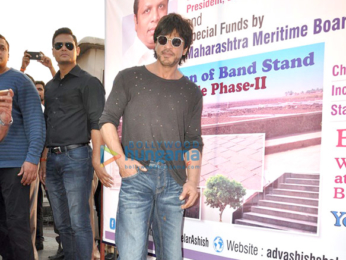 Shah Rukh Khan graces Band Stand Beautification initiative