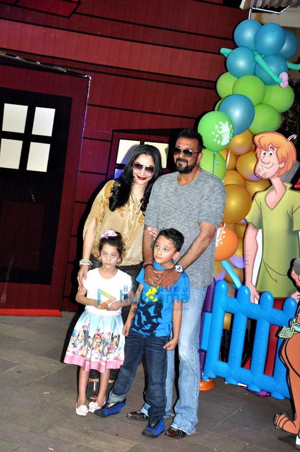 sanjay dutt celebrates his kids birthday 2