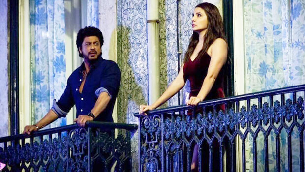 Shah Rukh Khan & Anushka Sharma Redefine Silent Love In This Leaked Footage Of ‘The Ring’ Shah Rukh Khan & Anushka Sharma Redefine Silent Love In This Leaked Footage Of ‘The Ring’