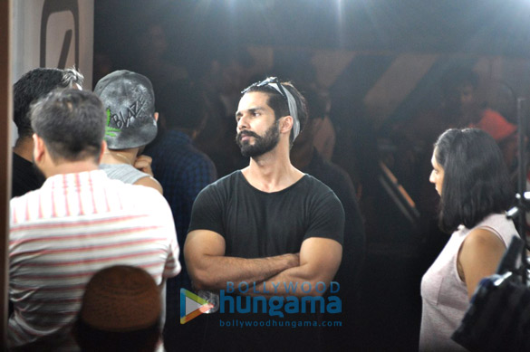 Shahid Kapoor shoots for an ad in Bandra Shahid Kapoor shoots for an ad in Bandra