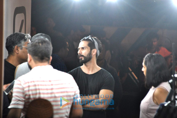 shahid shoots for an ad in bandra 2