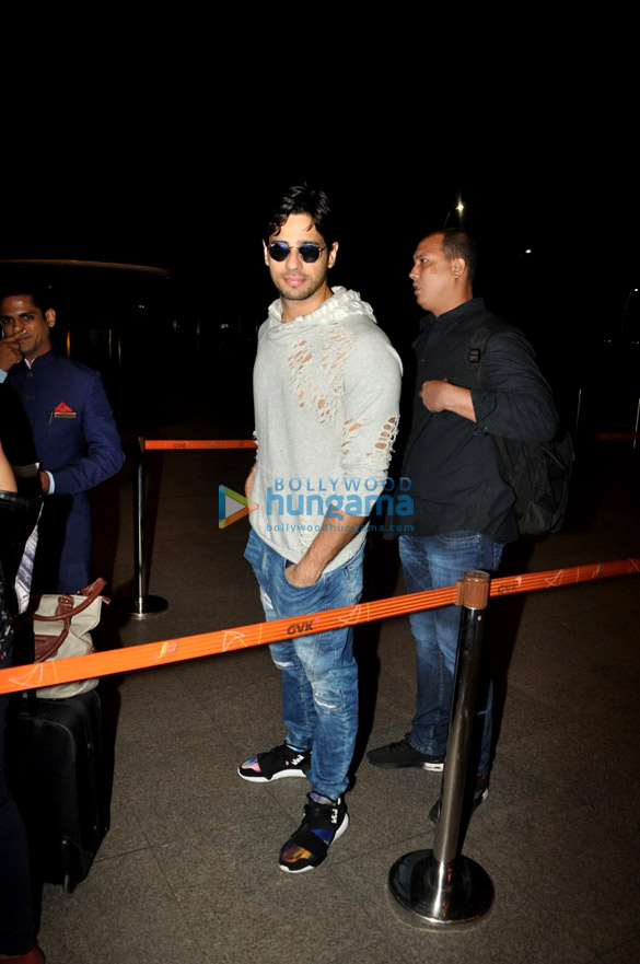 sidharth departs for delhi to grace new zealand 4