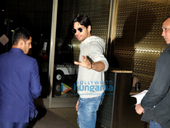 Sidharth Malhotra departs for Delhi to attend the New Zealand tourism event