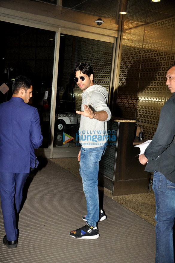 sidharth departs for delhi to grace new zealand 5