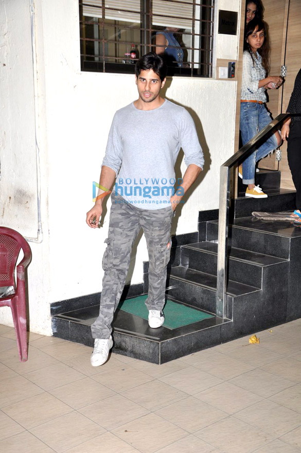 sidharth snapped post meeting in bandra 4