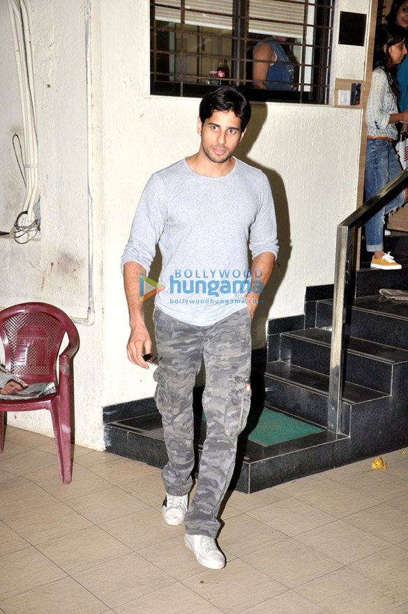sidharth snapped post meeting in bandra 5