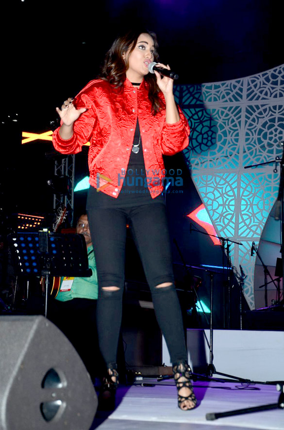 sonakshi sings at the bollywood music project concert 5