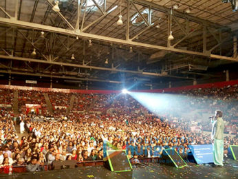 Sonu Nigam performs while on his US and Canada tour