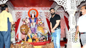 Suniel Shetty visits Navratri Pandal to seek blessings