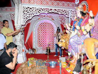 Suniel Shetty visits Navratri Pandal to seek blessings