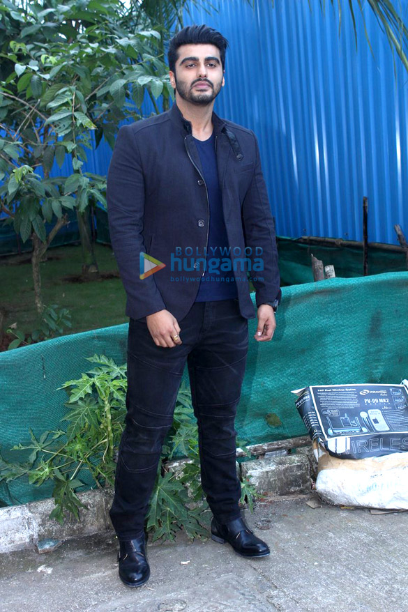varun dhawan arjun kapoor on the sets of yaaron ki baraat 2