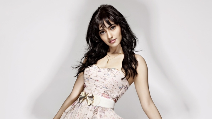 Neha Sharma’s TUM BIN Rapid Fire On Dialogues, Music, Chemistry Neha Sharma’s TUM BIN Rapid Fire On Dialogues, Music, Chemistry
