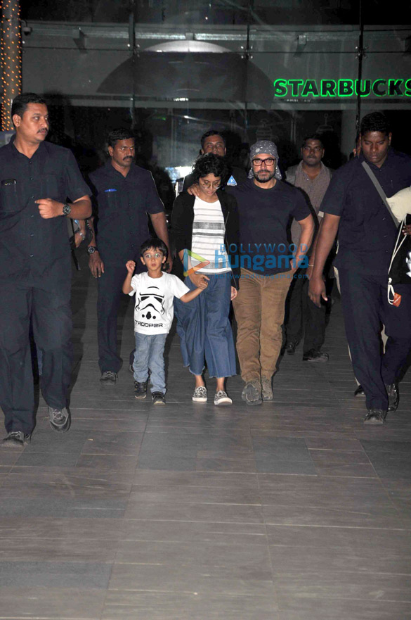 aamir khan family returns from holiday 4