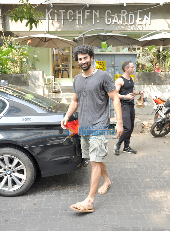 aditya roy kapur snapped post lunch with friend at suzette kitchen 5