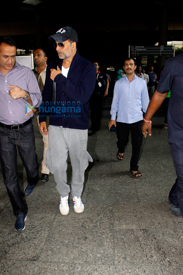 akshay kumar family return back from cape town 4