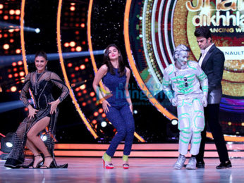 Alia Bhatt promotes ‘Dear Zindagi’ on Jhalak Dikhhla Jaa