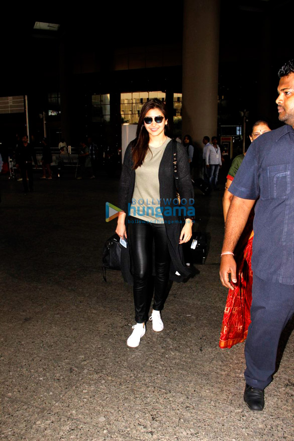 anushka sharma alia bhatt and others snapped at airport 6