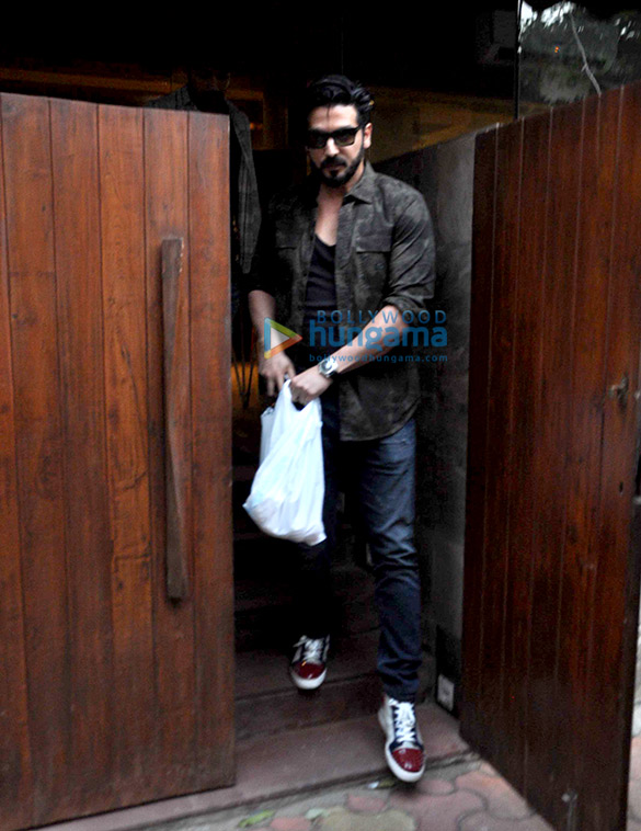 arjun kapoor zayed khan snapped in bandra 2