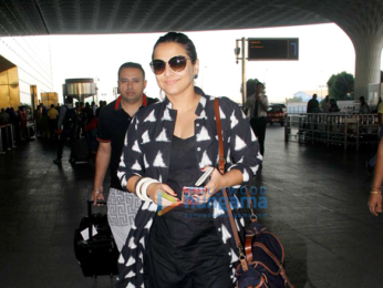 Bipasha Basu, Vidya Balan & Urvashi Rautela snapped at the Mumbai airport