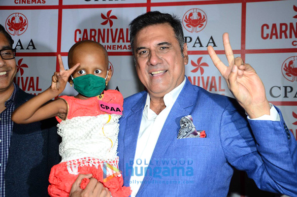 boman irani and esha gupta grace the cpaa carnival 2