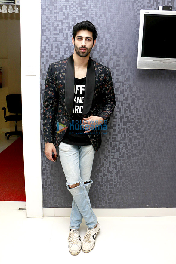 cast of tum bin 2 media meet at t series office 4